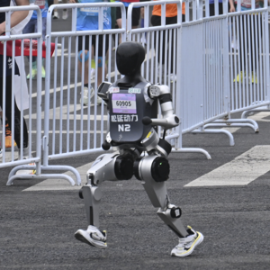 Vol.44｜对话松延动力创始人姜哲源：让机器人跑马拉松，有那么难吗？