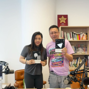 希望特德姜永远被放在书架上，安静的等待着每一个欣赏他的人
