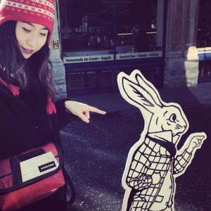 r. 咕咕咕！虽迟但到。