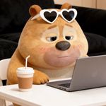 灯光烫手戴墨镜