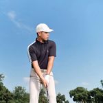 在路上的高尔夫球员