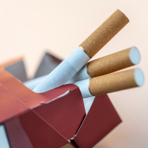 风靡校园的“烟卡”，违法了吗？