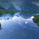 湖水碧蓝