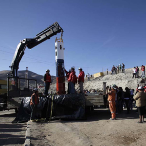 危机现场丨深暗之下：圣何塞矿难的生死救援