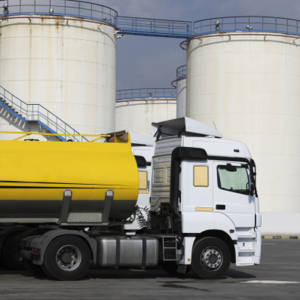 食用油罐车混装轻则赔偿、重则追究刑事责任，货运司机为何铤而走险？