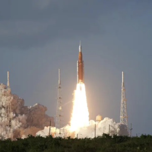 E139-50 年后人类再次飞向月球！四位宇航员的太空冒险开始了！