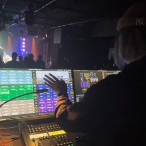 EP.09 对话灯光师贝壳 - 舞台背后那位光影的缔造者