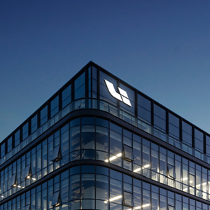 手握千亿家底的理想，一头扎进了AI俱乐部