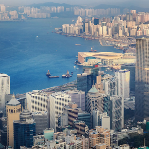 香港楼市“撤辣”半年：楼价跌回八年前，内地买家较高峰期减少近七成