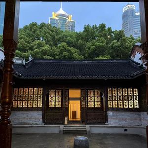 63古镇闲聊|失眠逛上海七宝,在佛塔下聊透价值与配得感