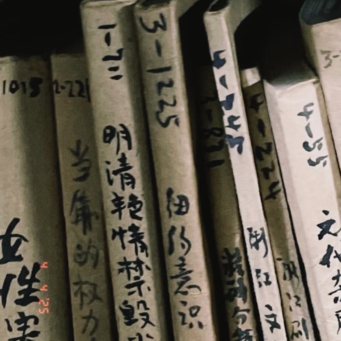 110-世界读书日 | “是谁轻叩着这沉沦的大地?”一家二手书店的骄傲与世俗 episode artwork