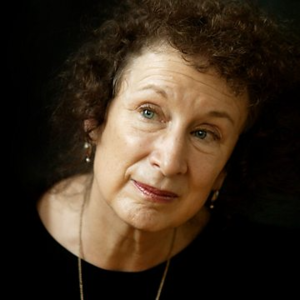 玛格丽特·阿特伍德：洞察世界的黑暗