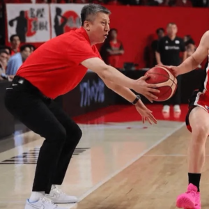 Vol.55:悬崖边回望,中国男篮"续命"之战