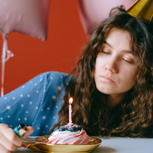 BBC随身英语｜如何应对里程碑生日的焦虑？