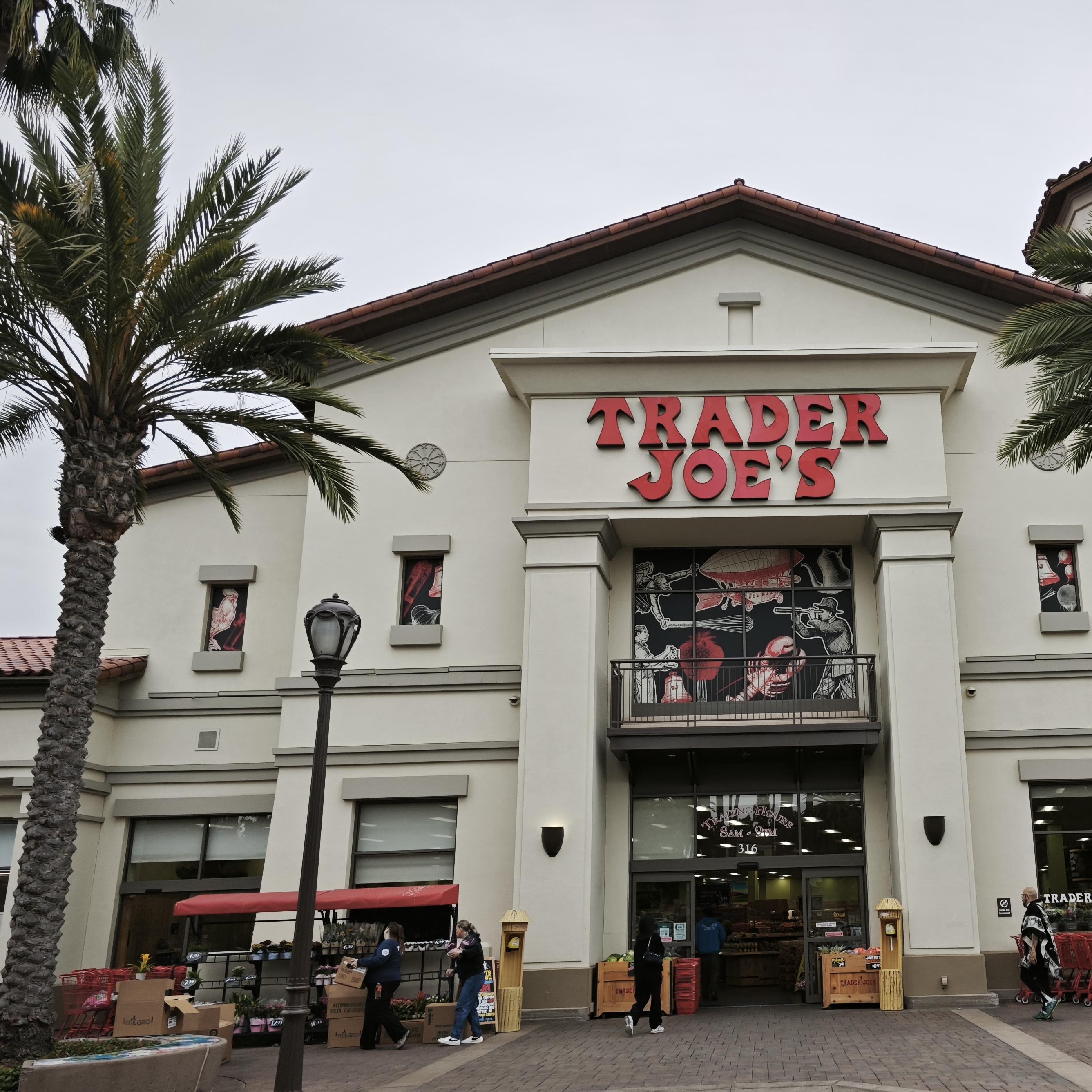 逛了 4 家 Trader Joe's:一家处处反常识的超市,为什么逛起来最开心 | No.08 episode artwork