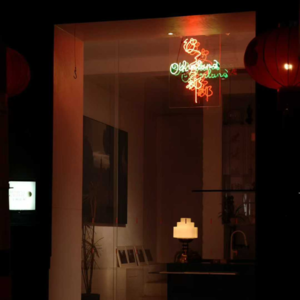 【鸮德乐】#30 《彼异邦》梧桐区的落叶飘入唐人街,彼岸的时空在摄影中被封印为一枚珍珠