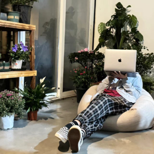 【Web3揭秘，0基础转行分享】远程工作真那么香？宁可放弃国企工作和北京户口机会也要去？