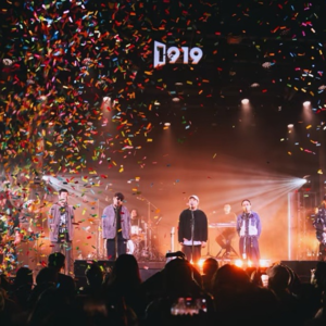 2025，虾米不仅活着，还陪你一起跨年！｜串台X《音乐进化论》feat 木马、布衣、野外合作社、斯斯与帆、邓加宇