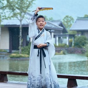 闹闹是个小学生