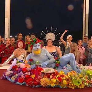 巴黎奥运会开幕式上的蓝色酒神，冒犯了什么又颂扬了什么？