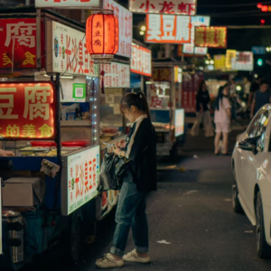 小摊经济：城市的烟火气和生存智慧