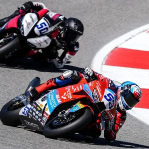 他用名字赌一生：坚持梦想，还是向现实低头？