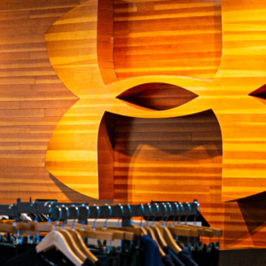 安德玛卖不动了