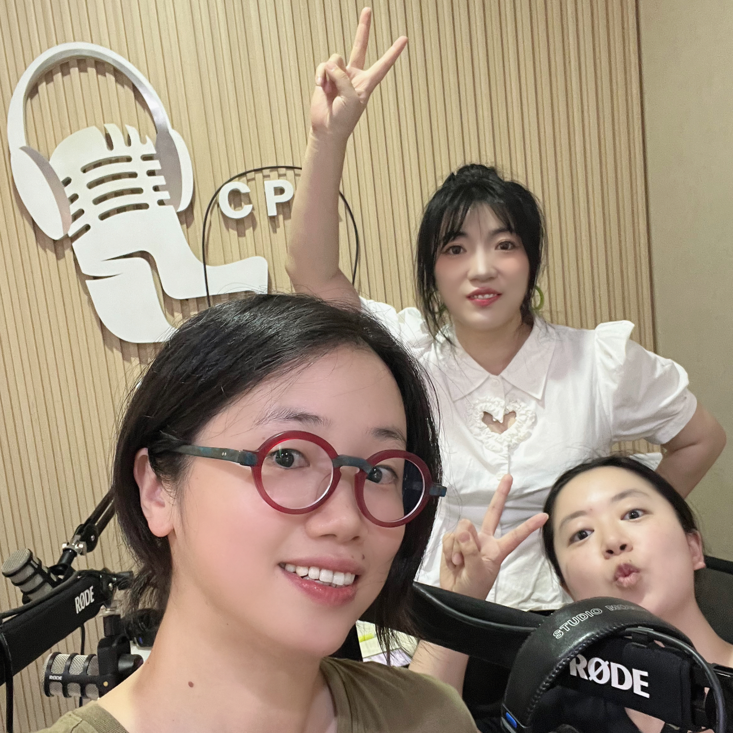 cover of episode Vol.52 不上班的第2000天，如何获得inner peace！对谈《躁动的无意识》译者吕小花