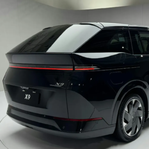 Vol.013 小鹏华为舆论战和 X9、蔚来裁员｜月度点评