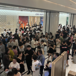 二线城市奢侈购物中心供过于求，LV“被打折”