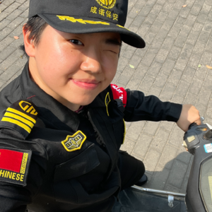 人生不设限｜从985到保安队长，00后女孩用大肌肉打破偏见