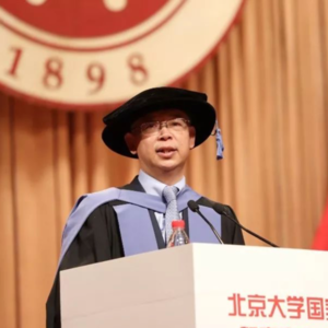 从马斯克到斯威夫特? 从金融热到AI潮? 北大黄益平院长推演跨周期的生存之道