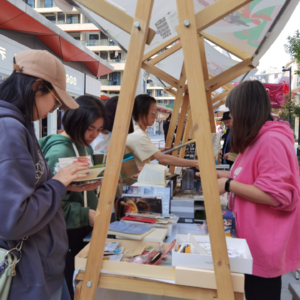 摆摊儿——一种低成本的经营实践、自我认知和同好交友