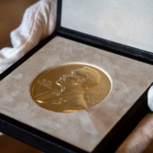 免疫系统的“和平警察”:被遗弃假说如何拿到诺奖