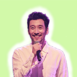 满江被我逼着说了上海话、四川话、广东话，还唱了粤语歌……