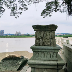 旅行的无意义016|摆摊算命的杠精、泉州洛阳桥的千年足迹以及乌烟瘴气的民俗村