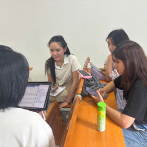 第456期：口语考试：这几个外国女孩回国时会从中国带什么回家？