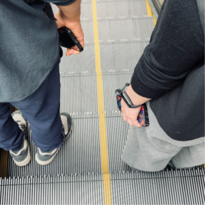 我的父母都很爱我，他们只是不爱对方了