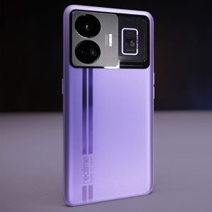 你们爱否员工的手机加起来有 200W 充电吗？