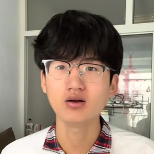 郑韩读报：“全网最清醒孩子”为父母发声，戳破“原生家庭原罪论”误区