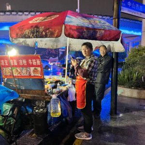 她来请我听演唱会