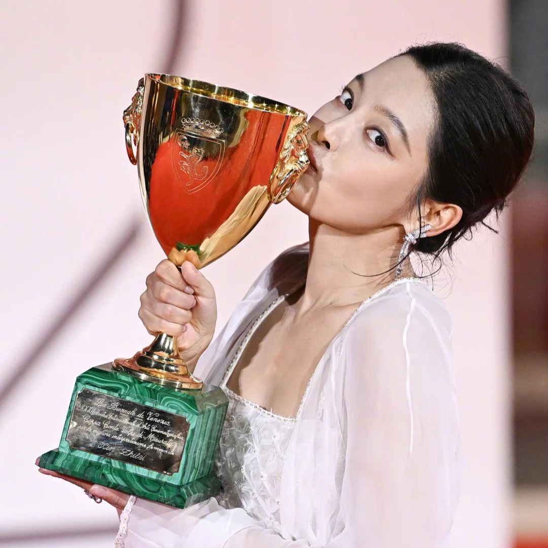 183.十多年后，恭喜华人演员辛芷蕾再次获得欧洲三大电影节影后！ episode artwork