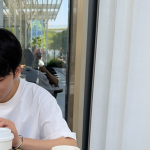 喝咖啡的间隙我们聊了道士这个小众职业