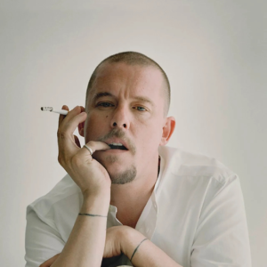 Alexander McQueen双面天才的剪刀与嗅觉实验室