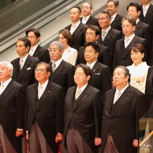 二度当选日本首相的石破茂或无法再偏离“安倍经济学”
