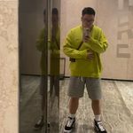 明明在手中