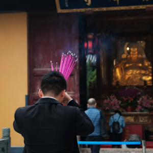 烧香拜佛，真的能求来好运吗?