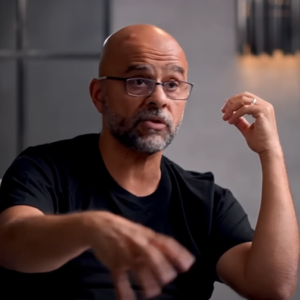 Vol.8 | 前谷歌高管Mo Gawdat警告：未来15年是“AI地狱”，除非它取代人类领导者！