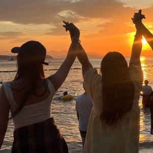 君君、蛋挞:两个女孩与绿色蔷薇的十年