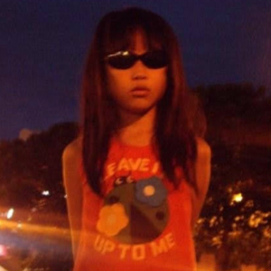 0410 | 特朗普暂停征收关税90天、腾讯称不会开通微信“已读”功能、安踏收购狼爪、结婚离婚登记不再需要户口簿